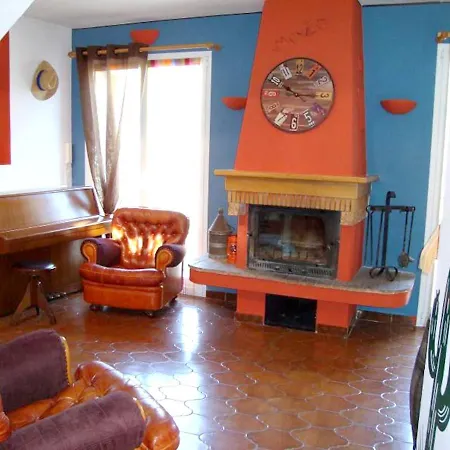Welcoming Family House In With Large Garden Olivetta