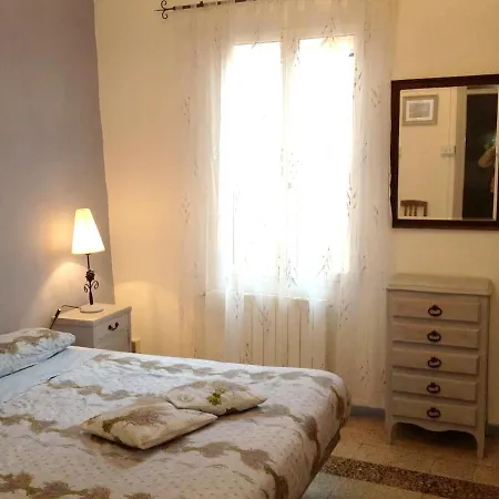 Welcoming Family House In With Large Garden *