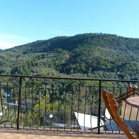 Welcoming Family House In With Large Garden Holiday home