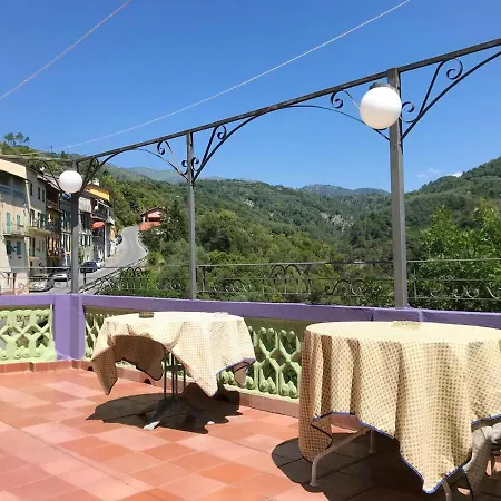 Welcoming Family House In With Large Garden Ferienhaus Olivetta