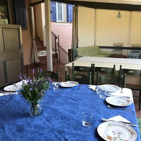 Welcoming Family House In With Large Garden *