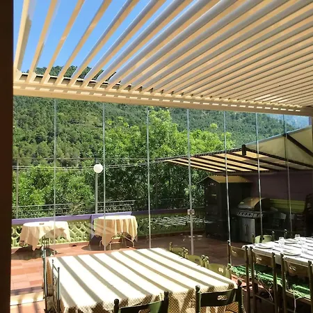 Welcoming Family House In With Large Garden Feriehus