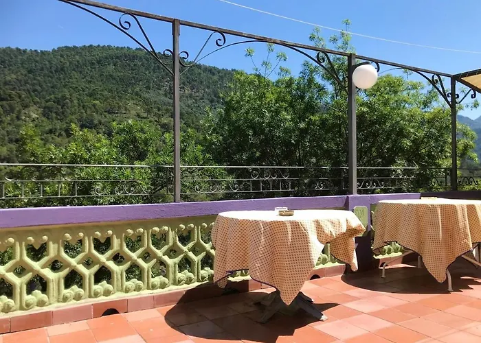 Welcoming Family House In With Large Garden *