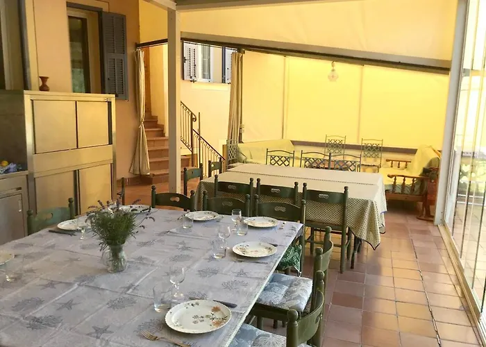 Welcoming Family House In With Large Garden *