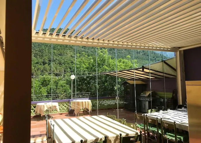 Welcoming Family House In With Large Garden Feriehus